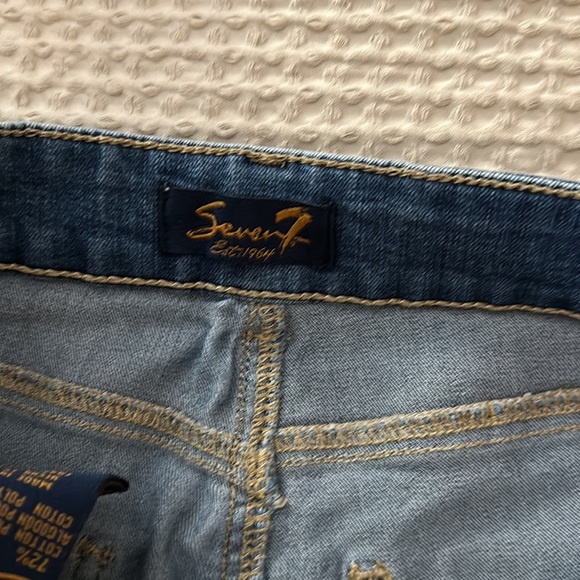 Seven for all mankind jeans shorts distressed with embroidered ribbon trim 8 - Picture 3 of 7